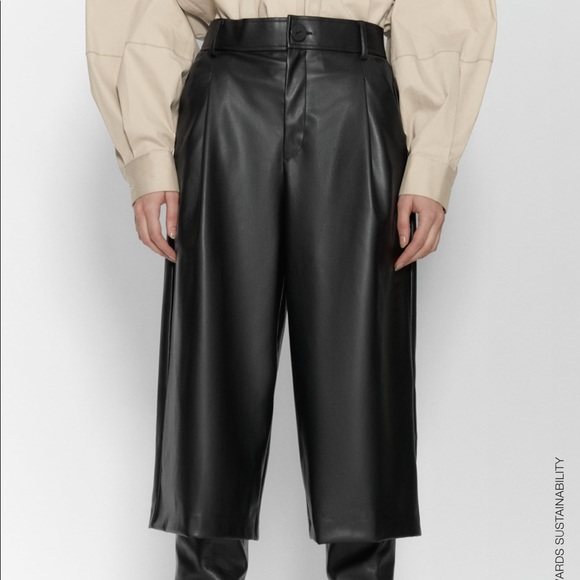 ZARA BNWT Faux Leather Long Shorts - Picture 2 of 9